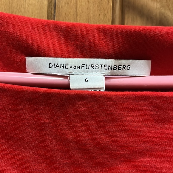 Diane von Furstenberg size 6 red dress vintage . Gently woren , great condition - Picture 2 of 5